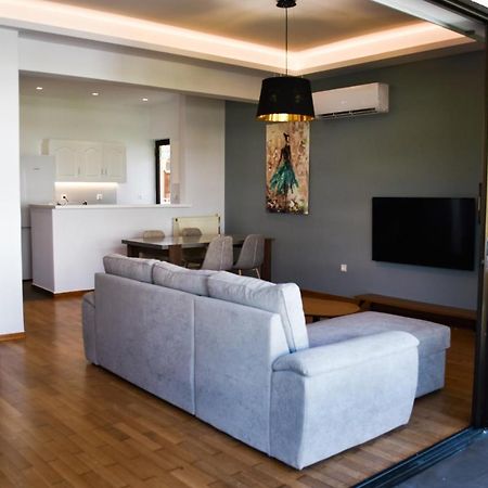 Βright Walled Designed Apt In Glyfada Center Atina Dış mekan fotoğraf