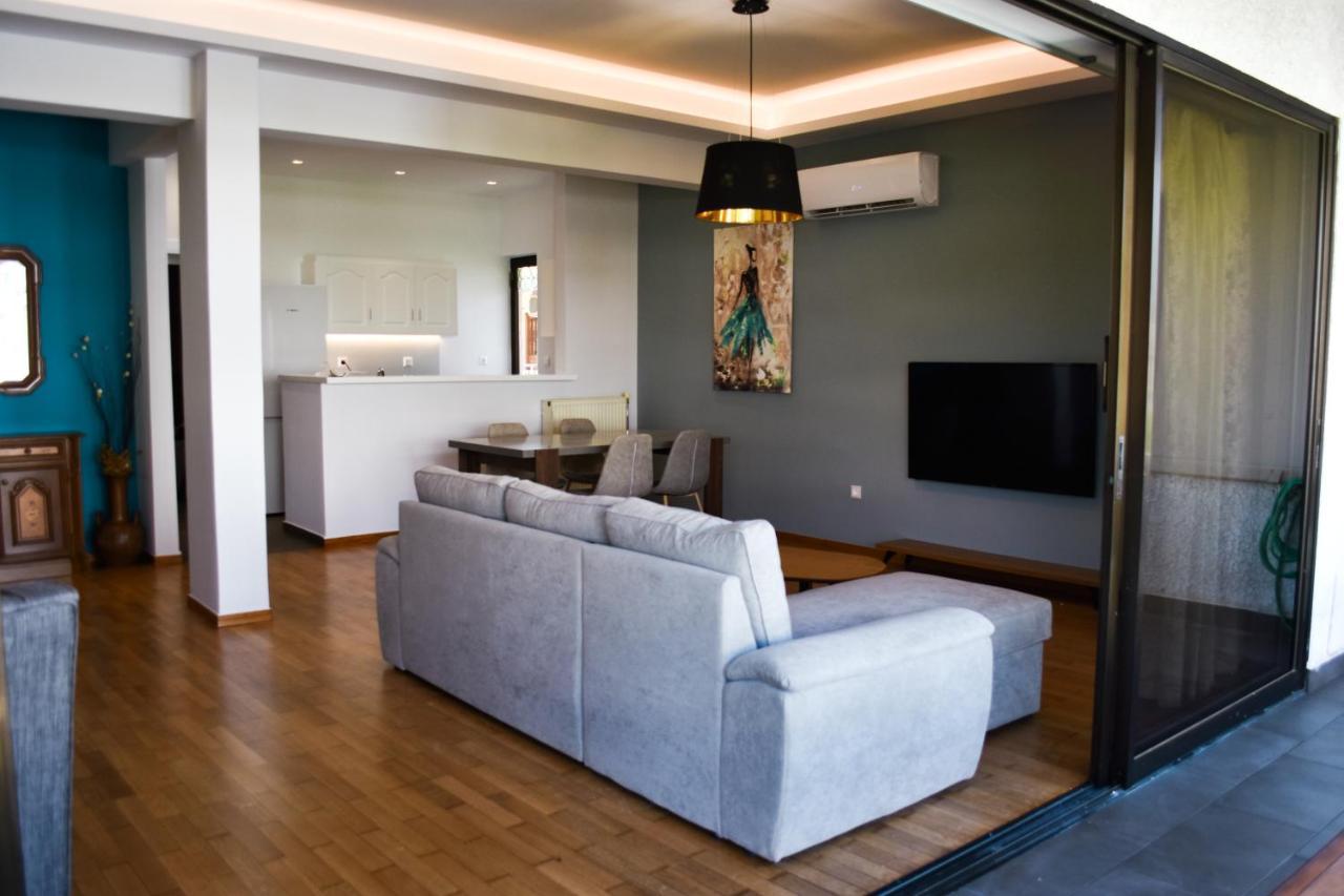 Βright Walled Designed Apt In Glyfada Center Atina Dış mekan fotoğraf