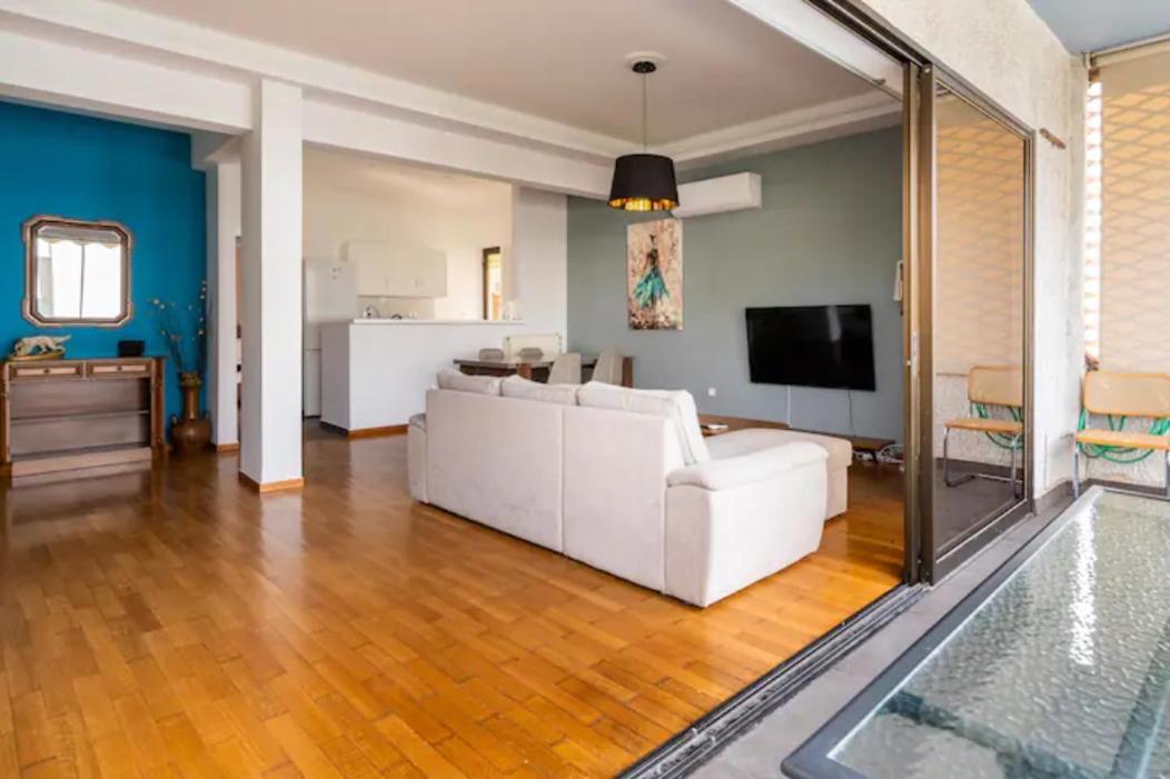 Βright Walled Designed Apt In Glyfada Center Atina Dış mekan fotoğraf