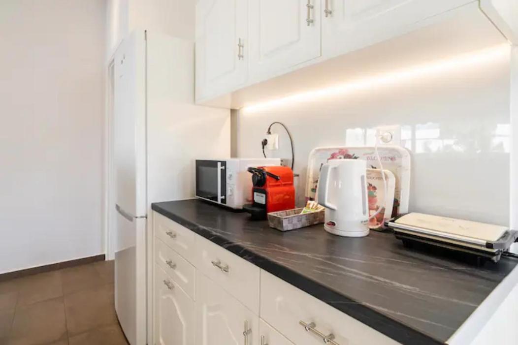 Βright Walled Designed Apt In Glyfada Center Atina Dış mekan fotoğraf
