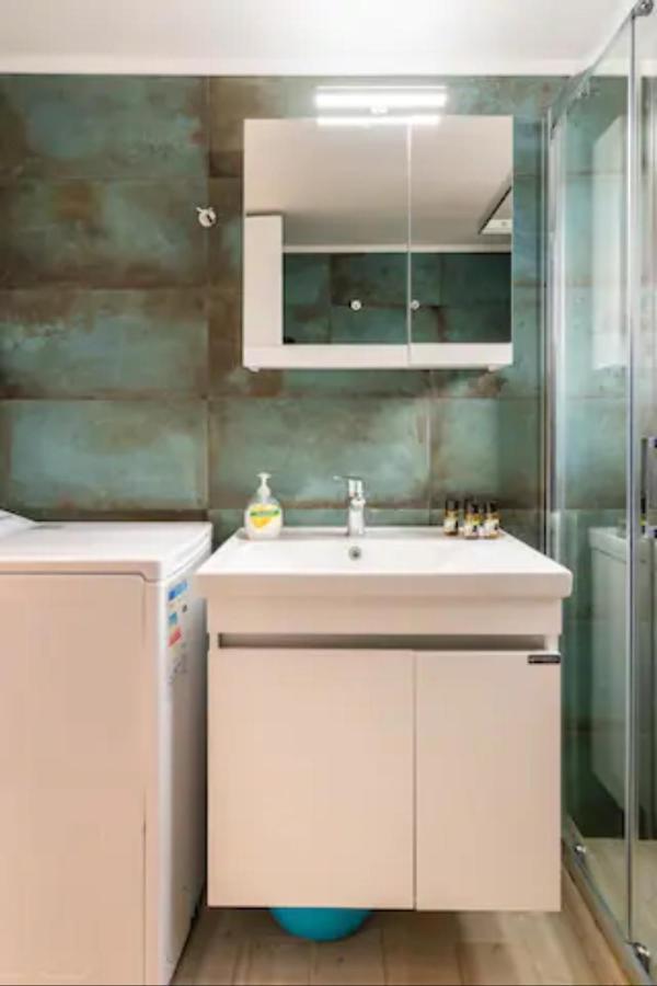 Βright Walled Designed Apt In Glyfada Center Atina Dış mekan fotoğraf
